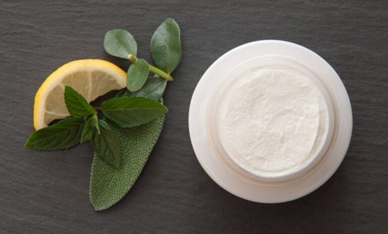 Natürliches Deodorant Vorteile & Rezept